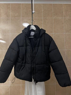 Pufferjacka Vinterjacka - Pufferjacka i storlek M Perfekt för vintern! 