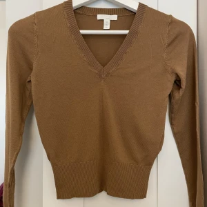 H&M tröja  - Brun hm tröja i storlek xxs, ganska tunn och lös 