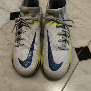 Fotbollsskor  - Säljer sonens fotbollsskor använda några få ggr i strl 38,5