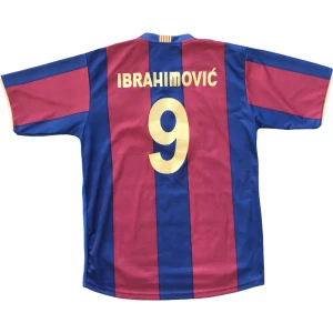 FC Barcelona ”Ibrahimovic” Fotbollströja  - Cool Zlatan Ibrahimovic fotbollströja från hans tid i Barcelona. Storlek M och bra skick! Ställ gärna frågor!😊