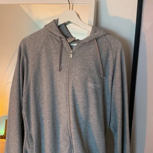 Nike hoodie  - Tja säljer en riktigt fet nike hoodie! Skick:8/10 Ny pris: 700kr Vårat pris:190kr 