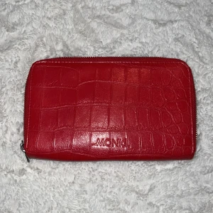 Plånbok - Plånbok från monki, i användt skick, inga konstigheter.