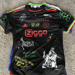 AJAX Bob Marley  - Hej säljer fotbollströjor till olika priser, vid köp av 2 st ger Plick dig gratis frakt fram till 16 oktober