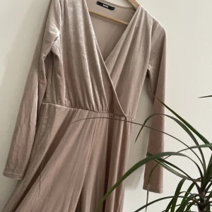 Jumpsuit i sammet - Elegant jumpsuit 