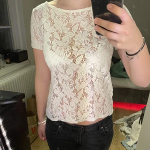 Spets topp - Säljer min vita spets topp 💕