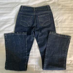 Jeans från 2000-talet. Bra kvalitet och skick💗 pris kan diskuteras! 