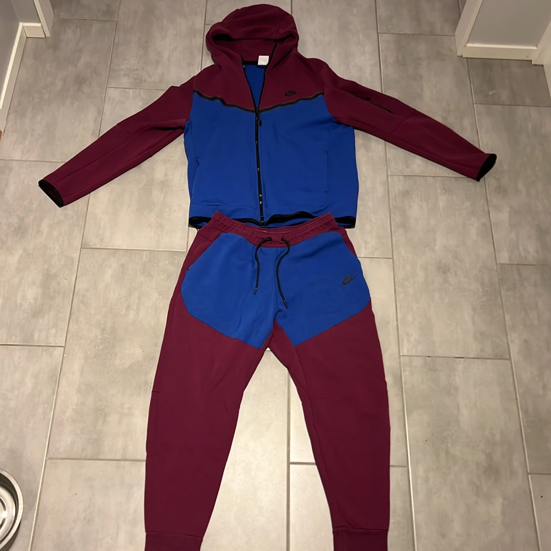 Nike tech sätt som har varit använt en handfull gånger.