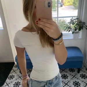Backless tröja - Säljer min backless tröja från Gina. Köpte för 200kr säljer för 150 ink frakt❤️ Använd men inga defekter.