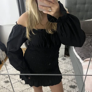 Fest klänning - En underbar svart klänning som är perfekt till höstens alla fester 😘🥹