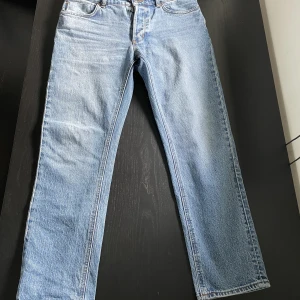 Neuw Ray straight jeans - Neuw jeans, inköpta för någon månad sen. Nypris ca 1300.