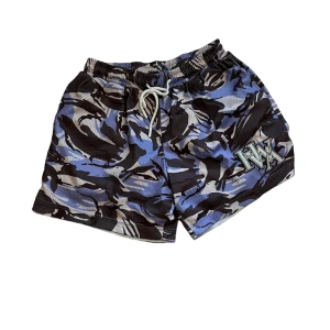 Shorts - Inköpt i Milano förra sommaren, kan användas som vanliga shorts eller gymshorts. Dem är lite kortare än fotbolls shorts tex. Nypris ca 800kr