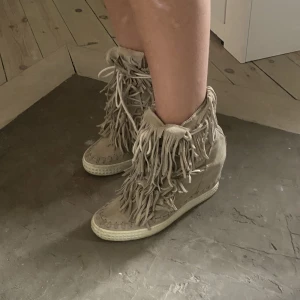 Frans skor - Säljer dess super coola fransskor i storlek 38.💫💫💫