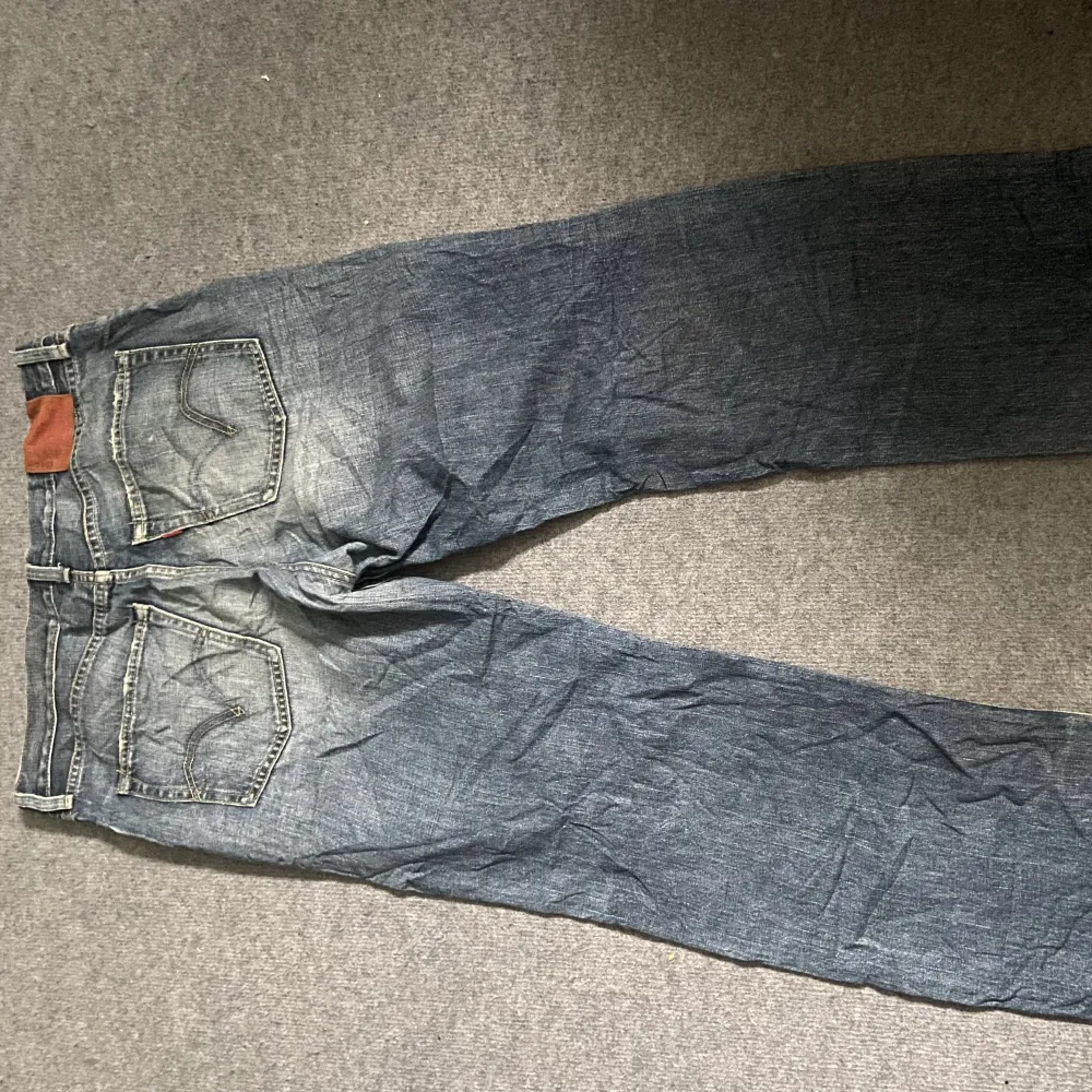 Levis Jeans 502  Vintage style för dig som gillar det, sitter helt okej på mig men är inte riktigt nöjd med dom. Jeans & Byxor.