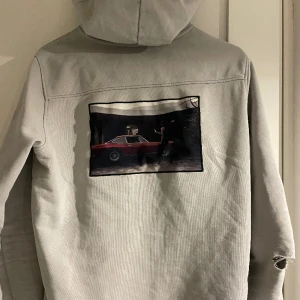 Limitato hoodie  - Säljer denna snygga,limited edition Limitato hoodie. Sönder vid armbågen men annars inget fel med den (går att fixa). Skriv vid frågor