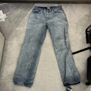 Guess jeans - Sitter loose, bra kvalitet och såklart äkta.