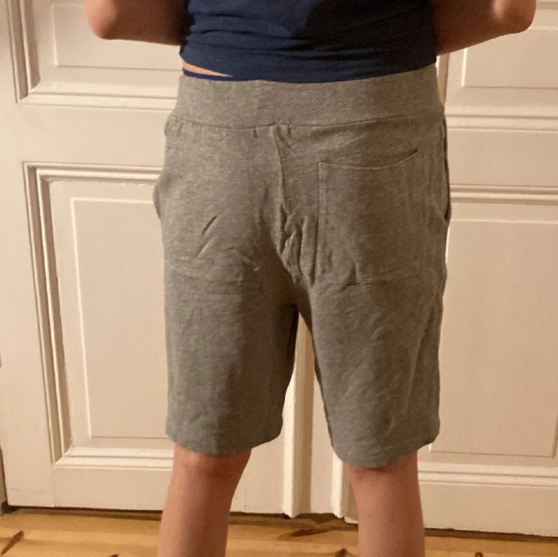 Grå shorts - 90