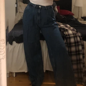 Blå vida jeans  - Supersnygga och bekväma vida jeans! Använda cirka 3 gånger