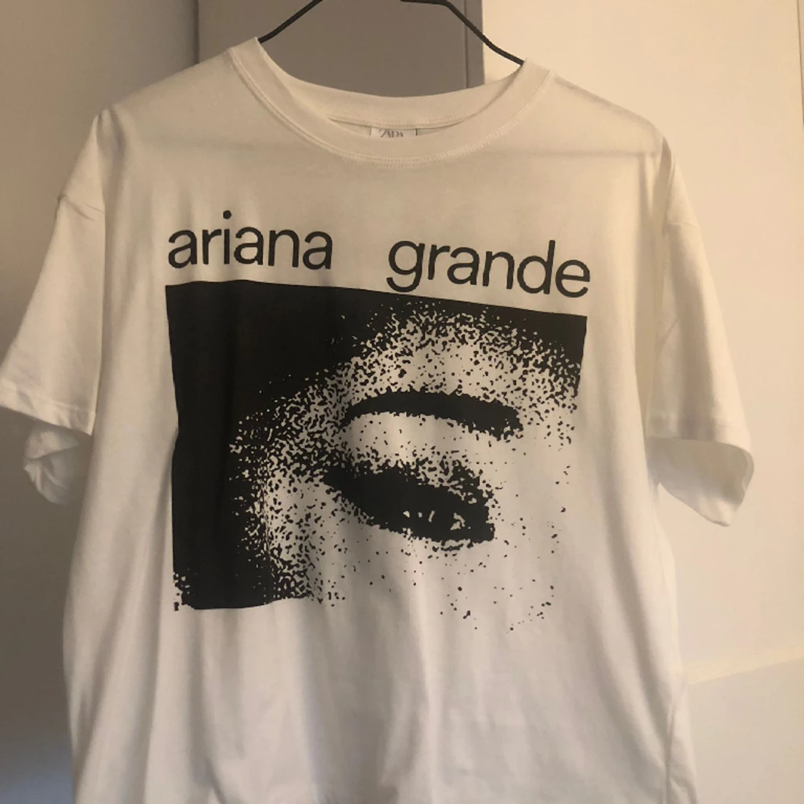 Ariana Grande t-shirt