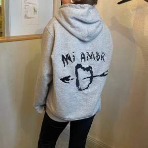 Säljer min Mi Amor hoodie 💞💞