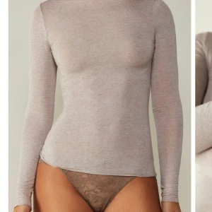 intimissmi tröja  - ja säljer min beiga intismissmi tröja för kommer inte till användning längre. Den har dock ett jätte litet hål på armen men man lägger inte märke till det, skriv för fler bilder. den är i storlek M men passar mig som även har Xs och S, pris kan diskuteras