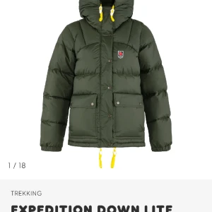 Fjällräven jacka - Superfin fjällrävenjacka i nysnick, endast använd förra vintern så inga skador eller defekter alls!!💞 köpt för 7000  säljer för 4500, pris kan deskuteras, stolen L men sitter som nu ser på mig som är 168