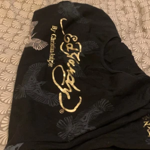 Ed hardy klänning/långt linne - jättebra skick, har använt som kortklänning. Stretchigt material med fina detaljer⭐️