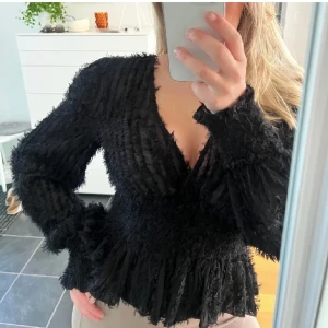 Blus Nakd - Säljer denna slutsålda blusen från nakd då den inte längre kommer till användning. Så så fin till egentligen vad som helst. Org pris ~ 499kr. Den är nyskick och man ser inga tecken på användning. Hör av er vid frågor eller tryck gärna på köp nu ❤️😍