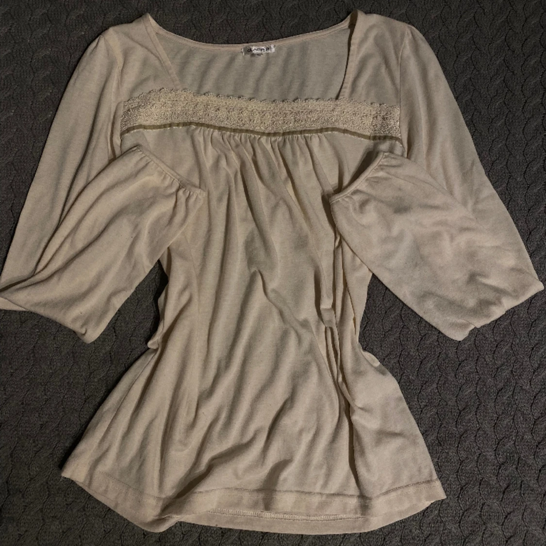 Vit långärmad tröja med spets