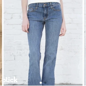 Brandy jeans - Brandy Melville jeans, så snygg! Sprett upp där nere så de blir lite längre. Lånade bilder från förra säljaren! 150+frakt 