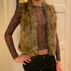 Skitsnygg pälsväst🥰 - Storlek S, fint skick🩷