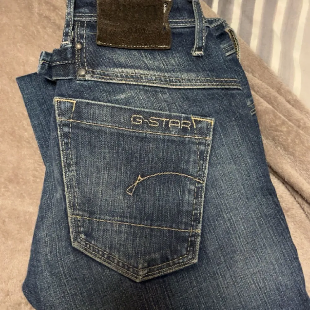 G-star, low waist jeans, för små på mig, frågor eller annat på dm!. Jeans & Byxor.