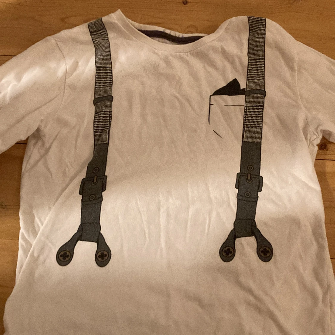 Hängslen tshirt  - 91