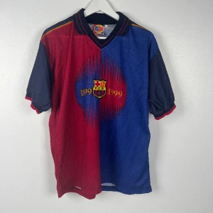Fotbollströja  - Nike -FC Barcelona 1998/99 #11 Rivalodo🔥 Size S Skick: 9/10 399kr  