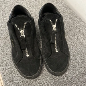 Axel arigato skor  - Storlek 38