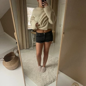 Jeans shorts  - Snygga lågmidjade jeans shorts från H&M ❤️