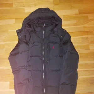 Ralph lauren  - Säljer min nya Ralph Lauren jacka då den inte passade. Skriv privat vid några funderingar.