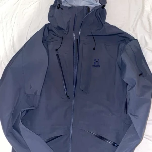 Haglöfs Nengal 3L proof jacka - Storlek S, aldrig använd, vattentät och vindtät. Öppen för förhandling