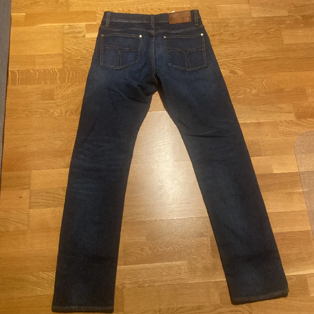 Säljer dessa snygga tiger of sweden jeans i modellen iggy då jag ej använder de längre.. Jeans & Byxor.