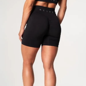 Relode Prime scrunch shorts  - Världens skönaste shorts säljes pga fel storlek. Relodes populäraste kollektion men scrunch i bak och squatproof. Inköpta för 579:-, aldrig använda. Tryck på köp nu eller ge ett prisförslag! 