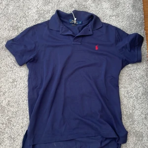 Polo Ralph Lauren piké  - Säljer min nyköpta piké eftersom den var för liten för mig. Den har inga defekter och är i nyskick