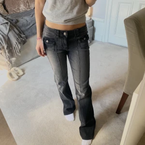 Lågmidjade Jeans - Säljer massa fler Jeans!!!! Slutsålda lågmidjade jeans från H&M i storlek 36. Beställde 2 par så dessa är helt oanvända med lapp kvar. Jag är ca 165-167