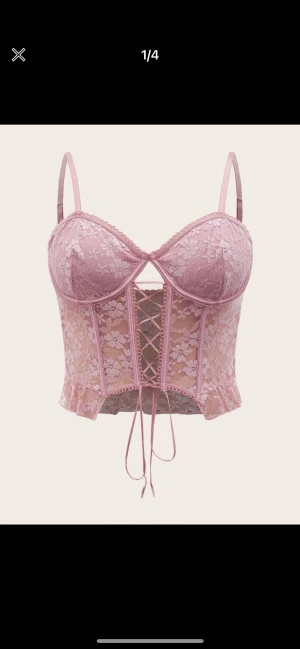 Spets topp - Helt oanvänd spets topp, endast provad🌸