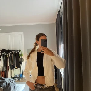 Cardigan - Fin cardigan sparsamt använd, står ingen storlek men jag är s/m 