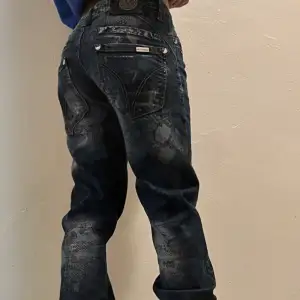 Dolce & Gabbana vintage jeans. Bra skick utan slitningar. Storlek xs. Får inte med alla bilder på annonsen kan skicka istället.