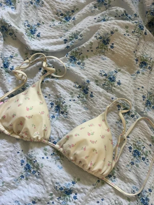Söt bikini  - Supersöt bikini från Nelly (Bianca-kollektion). Bra skick💕