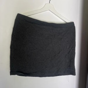 Grå tajt kjol - Fin kjol