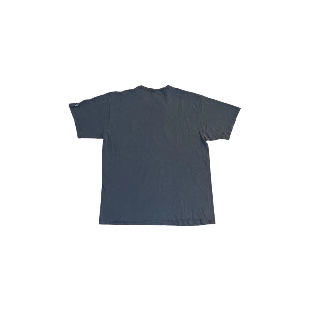 Champion Vintage T-shirt ❤️  Pris: •199kr  Stl: XL  Bredd 57cm Längd 70cm  Kontakta oss för mer info 😊. T-shirts.