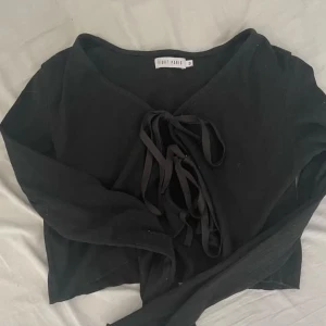 Tunn kofta  - Svart kofta med knyte 