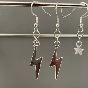 Örhängen silver - Supersnygga örhängen i silver! Passar perfekt som present! 60kr för en 100kr för ett par