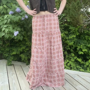 Långljol - Fin mönstrad långkjol, perfekt till sommaren! Skriv för frågor🌸Jag är 167cm för referens💓